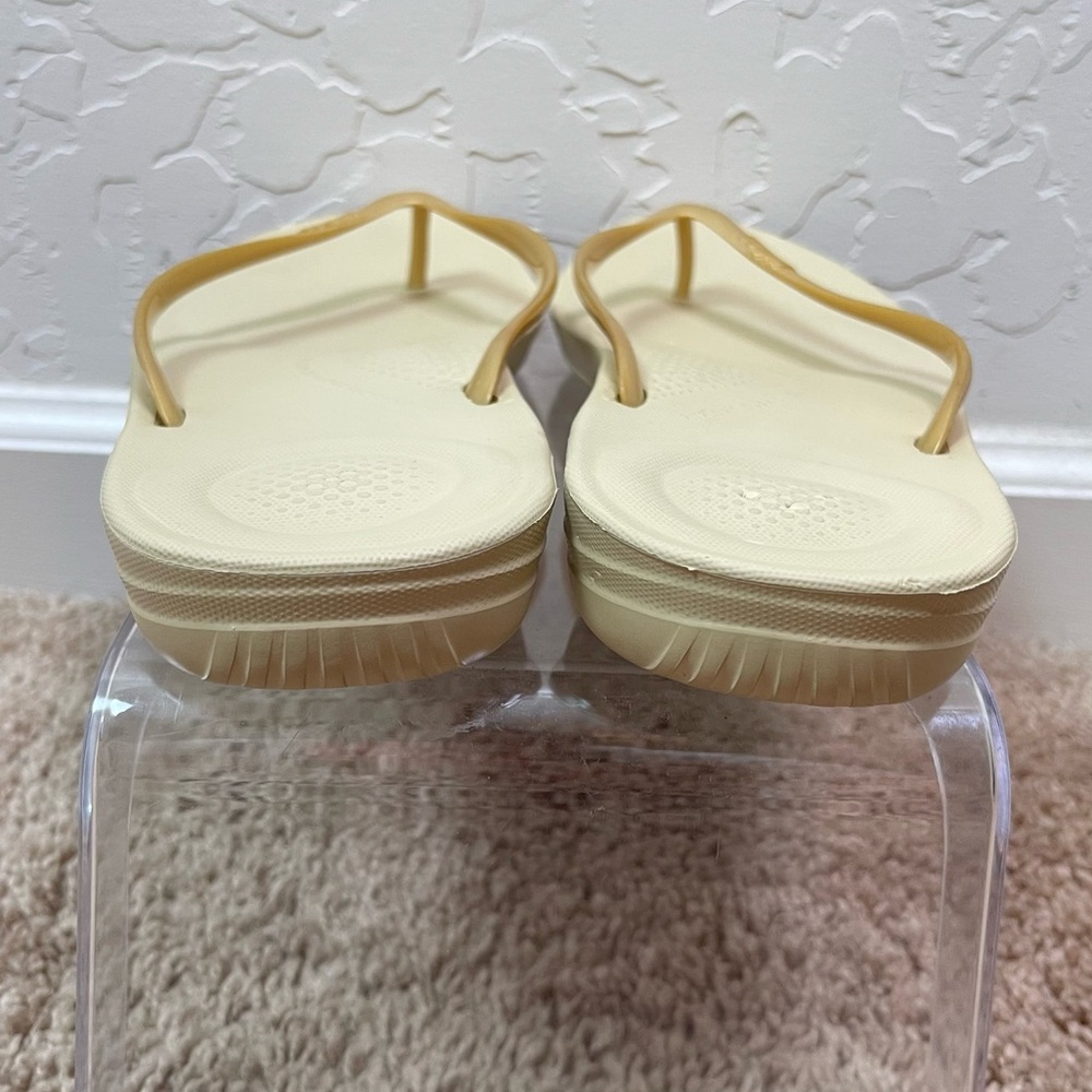 FitFlop iQushion Ergonomic Women’s Lightweight Gold Flip-Flops Sandals Size 9 - Picture 7 of 12